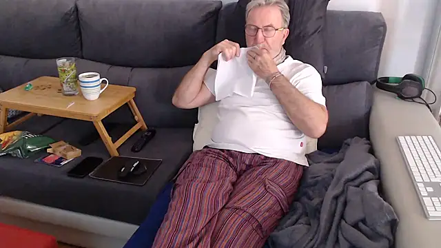 Nudelschwanz online show from March 8, 3:56 pm