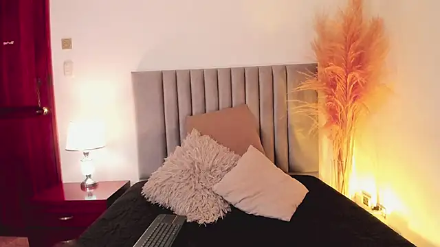 Amber  Davis online show from December 19, 6:12 pm