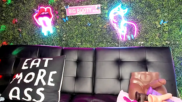 ThickAssRena online show from December 13, 7:47 am