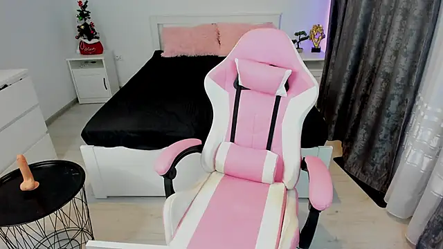 SinwithAmy online show from December 31, 9:06 pm