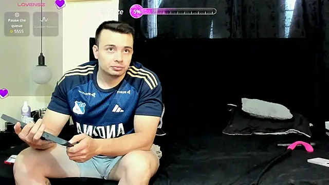 Snapshot of lissandthor13 chatting on February 15, 8:33 pm lissandthor13 online show from February 15, 8:33 pm