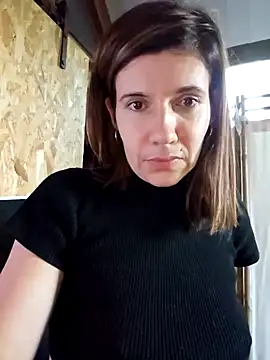 Snapshot of Lina_lou4 chatting on December 4, 3:32 pm Lina lou4 online show from December 4, 3:32 pm