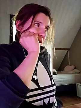 Snapshot of Lina_lou4 chatting on January 19, 3:42 pm Lina lou4 online show from January 19, 3:42 pm