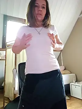 Snapshot of Lina_lou4 chatting on February 22, 9:01 am Lina lou4 online show from February 22, 9:01 am