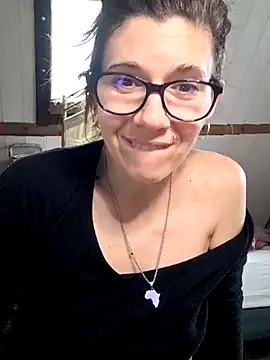 Snapshot of Lina_lou4 chatting on March 15, 1:18 pm Lina lou4 online show from March 15, 1:18 pm