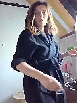 Snapshot of Lina_lou4 chatting on October 2, 7:04 am Lina lou4 online show from October 2, 7:04 am