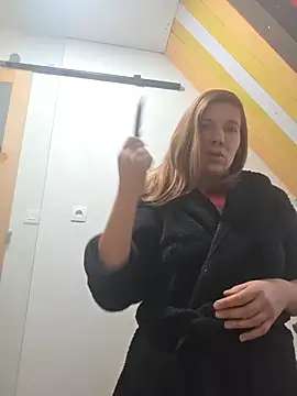 Snapshot of Lina_lou4 chatting on December 4, 8:34 am Lina lou4 online show from December 4, 8:34 am