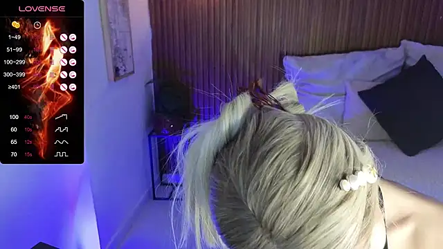 Snapshot of AmelieAxie chatting on January 9, 4:08 am AmelieAxie online show from January 9, 4:08 am