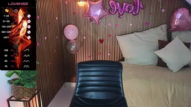 Snapshot of AmelieAxie chatting on February 15, 3:52 am AmelieAxie online show from February 15, 3:52 am