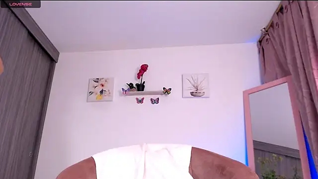 Annaross2 online show from March 12, 5:07 pm