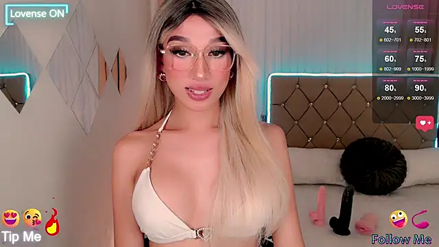 Snapshot of FuckDoll_Nathalie chatting on February 26, 12:27 am FuckDoll Nathalie online show from February 26, 12:27 am