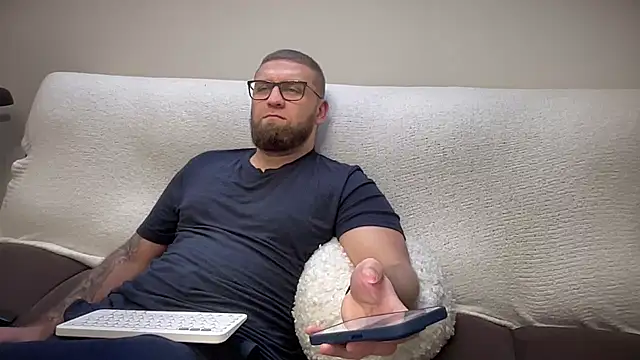 Snapshot of Bear_bear_ chatting on December 23, 11:04 am Bear bear online show from December 23, 11:04 am