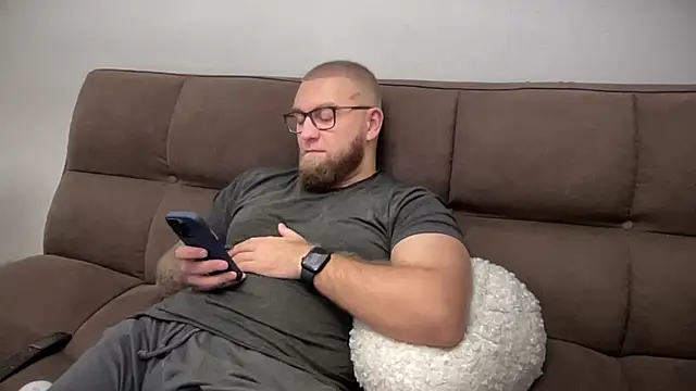 Snapshot of Bear_bear_ chatting on December 30, 3:24 pm Bear bear online show from December 30, 3:24 pm