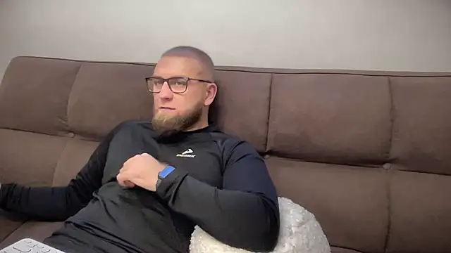 Snapshot of Bear_bear_ chatting on December 31, 12:57 pm Bear bear online show from December 31, 12:57 pm