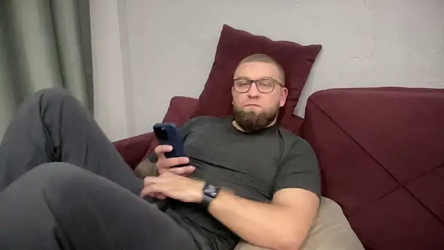 Snapshot of Bear_bear_ chatting on February 6, 8:34 pm Bear bear online show from February 6, 8:34 pm