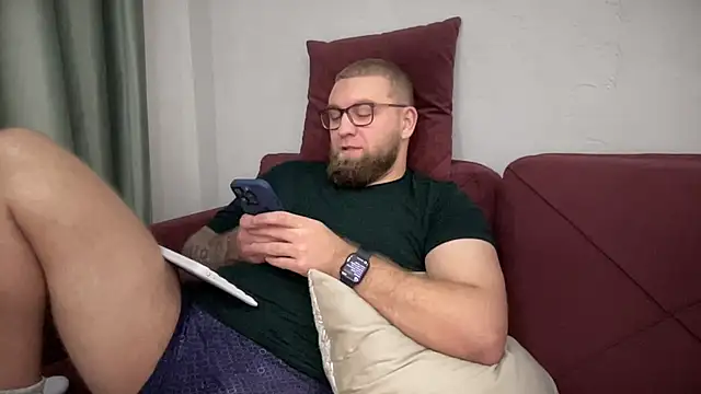 Snapshot of Bear_bear_ chatting on February 9, 11:04 pm Bear bear online show from February 9, 11:04 pm