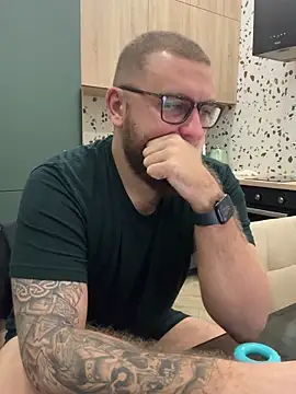 Snapshot of Bear_bear_ chatting on February 21, 11:21 pm Bear bear online show from February 21, 11:21 pm