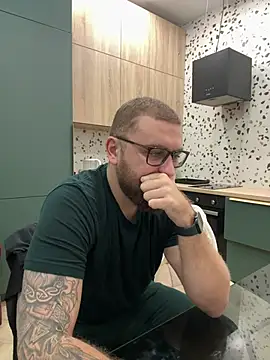 Snapshot of Bear_bear_ chatting on March 3, 1:31 pm Bear bear online show from March 3, 1:31 pm