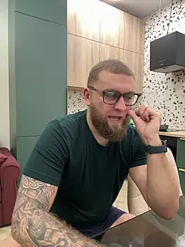 Snapshot of Bear_bear_ chatting on March 4, 6:18 pm Bear bear online show from March 4, 6:18 pm