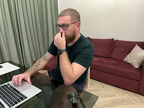 Snapshot of Bear_bear_ chatting on March 4, 9:54 pm Bear bear online show from March 4, 9:54 pm