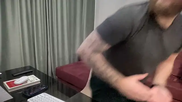 Snapshot of Bear_bear_ chatting on March 7, 9:48 pm Bear bear online show from March 7, 9:48 pm