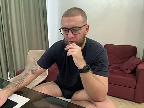 Snapshot of Bear_bear_ chatting on March 16, 8:21 am Bear bear online show from March 16, 8:21 am