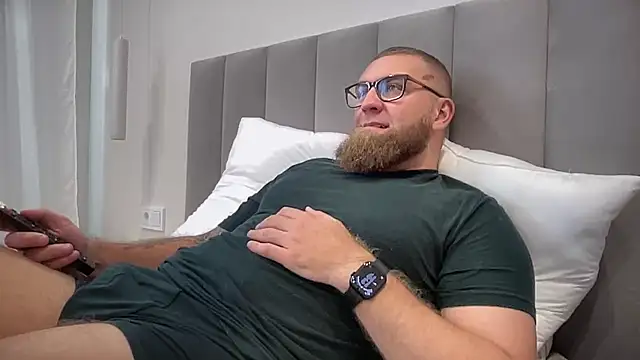 Snapshot of Bear_bear_ chatting on September 30, 10:20 am Bear bear online show from September 30, 10:20 am