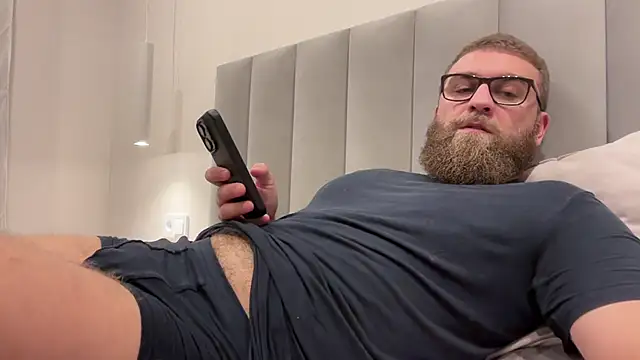 Snapshot of Bear_bear_ chatting on November 26, 11:33 am Bear bear online show from November 26, 11:33 am