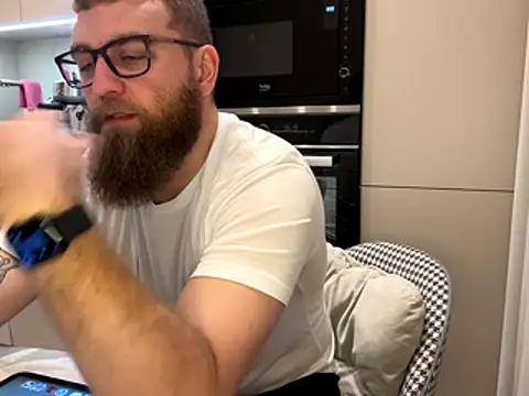 Snapshot of Bear_bear_ chatting on December 19, 12:56 pm Bear bear online show from December 19, 12:56 pm