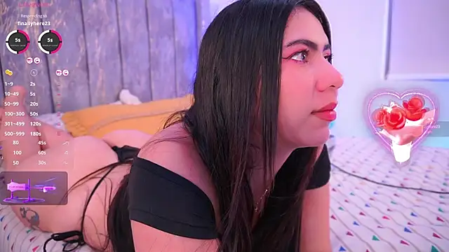 lara giraldo online show from February 9, 4:46 am