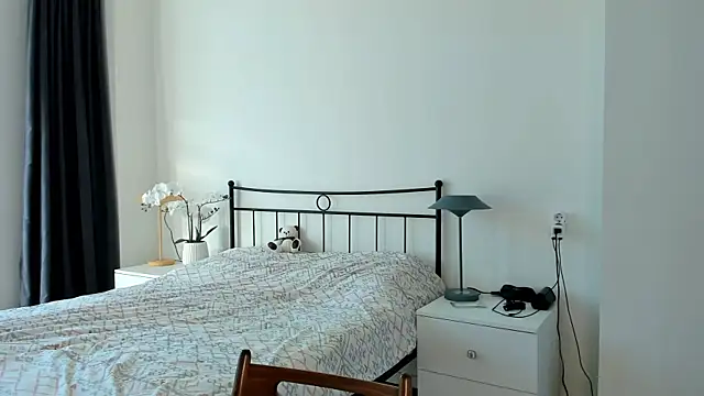 julias tapes online show from March 7, 5:51 am