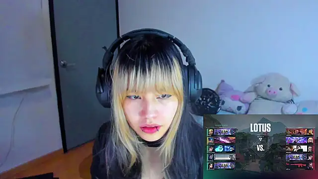 Snapshot of Akane-Mou chatting on January 20, 8:30 am Akane-Mou online show from January 20, 8:30 am