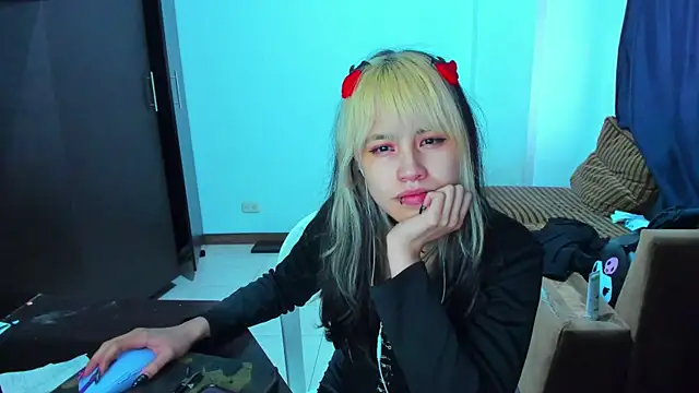 Snapshot of Akane-Mou chatting on February 15, 12:01 pm Akane-Mou online show from February 15, 12:01 pm