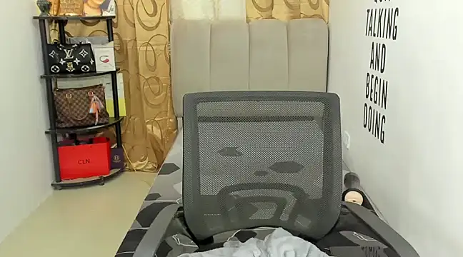 Trixie Mattel21 online show from December 18, 5:26 am