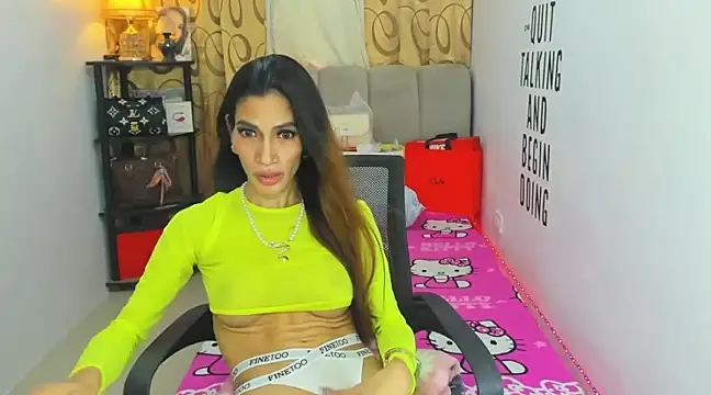 Trixie Mattel21 online show from December 28, 5:02 am