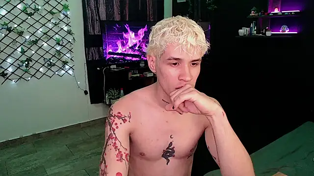 Snapshot of andybxby chatting on January 27, 9:00 pm andybxby online show from January 27, 9:00 pm