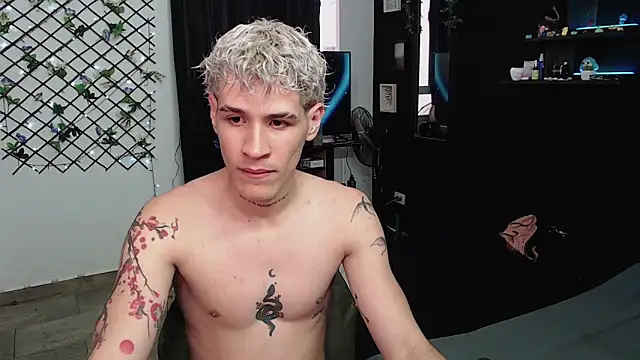 Snapshot of andybxby chatting on February 8, 9:46 pm andybxby online show from February 8, 9:46 pm