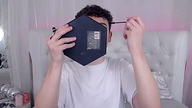 RobbyCharming online show from September 28, 3:45 am