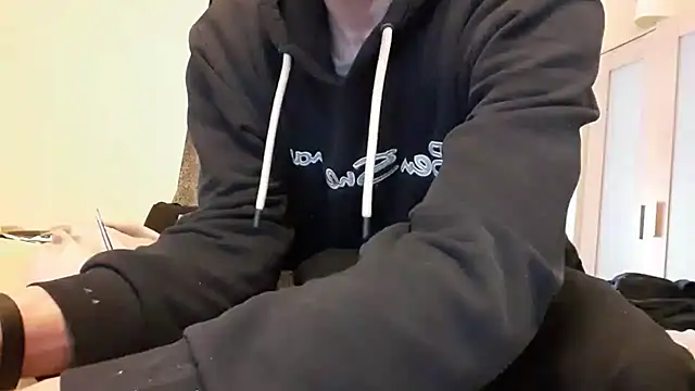 uk-bobbie-uk online show from February 6, 12:37 pm