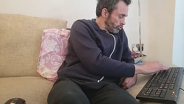 uk-bobbie-uk online show from October 27, 4:00 pm