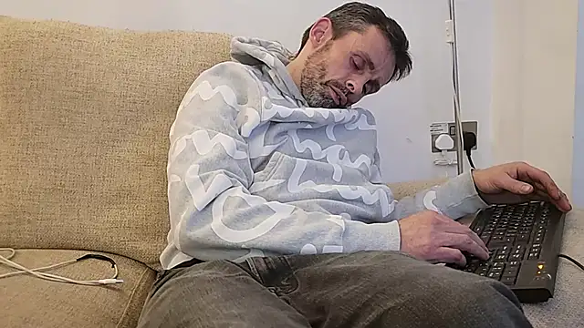 uk-bobbie-uk online show from November 17, 3:56 am