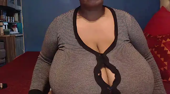 CUTEFIRMMELONSS online show from March 10, 4:35 pm