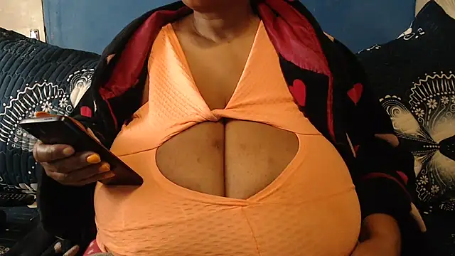 CUTEFIRMMELONSS online show from September 17, 8:16 am