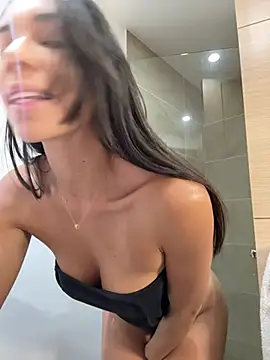 EllaSanz  online show from February 23, 8:00 pm