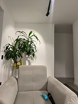 EllaSanz  online show from March 4, 9:32 pm