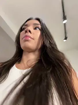 EllaSanz  online show from March 11, 9:15 pm