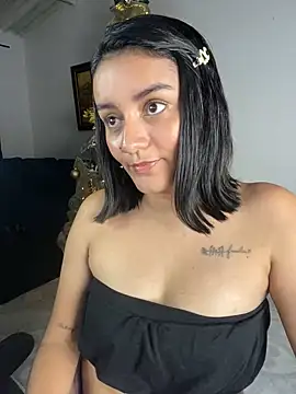 Snapshot of Lucia-Candy chatting on December 13, 5:05 am Lucia-Candy online show from December 13, 5:05 am