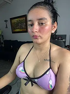 Snapshot of Lucia-Candy chatting on March 20, 12:51 am Lucia-Candy online show from March 20, 12:51 am