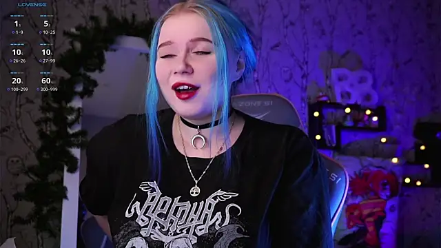 Snapshot of Moon_Valkyrie chatting on January 28, 1:18 am Moon Valkyrie online show from January 28, 1:18 am