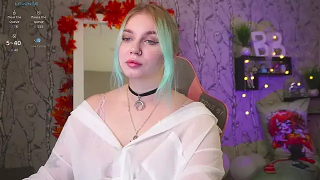 Snapshot of Moon_Valkyrie chatting on September 23, 8:17 am Moon Valkyrie online show from September 23, 8:17 am